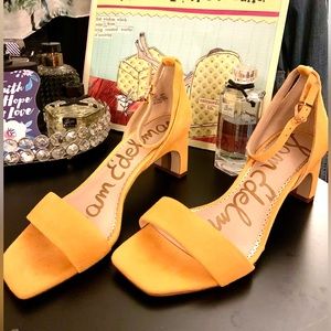 Gorgeous Suede Leather Open-Toe Sam Edelman Heeled Sandal. Bright Neutral Tone